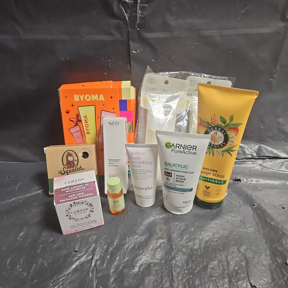 APPROXIMATEY 20 ASSORTED HEALTH AND BEAUTY PRODUCTS TO INCLUDE - LUMENE NIGHT MOISTURISER - GARNIER SALICYLIC SCRUB MASK - NEO INTENSE SERUM - ETC