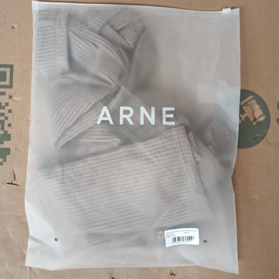 BAGGED ARNE WOMEN'S WAFFLE BUTTON THROUGH CARDIGAN IN TAUPE SIZE SMALL