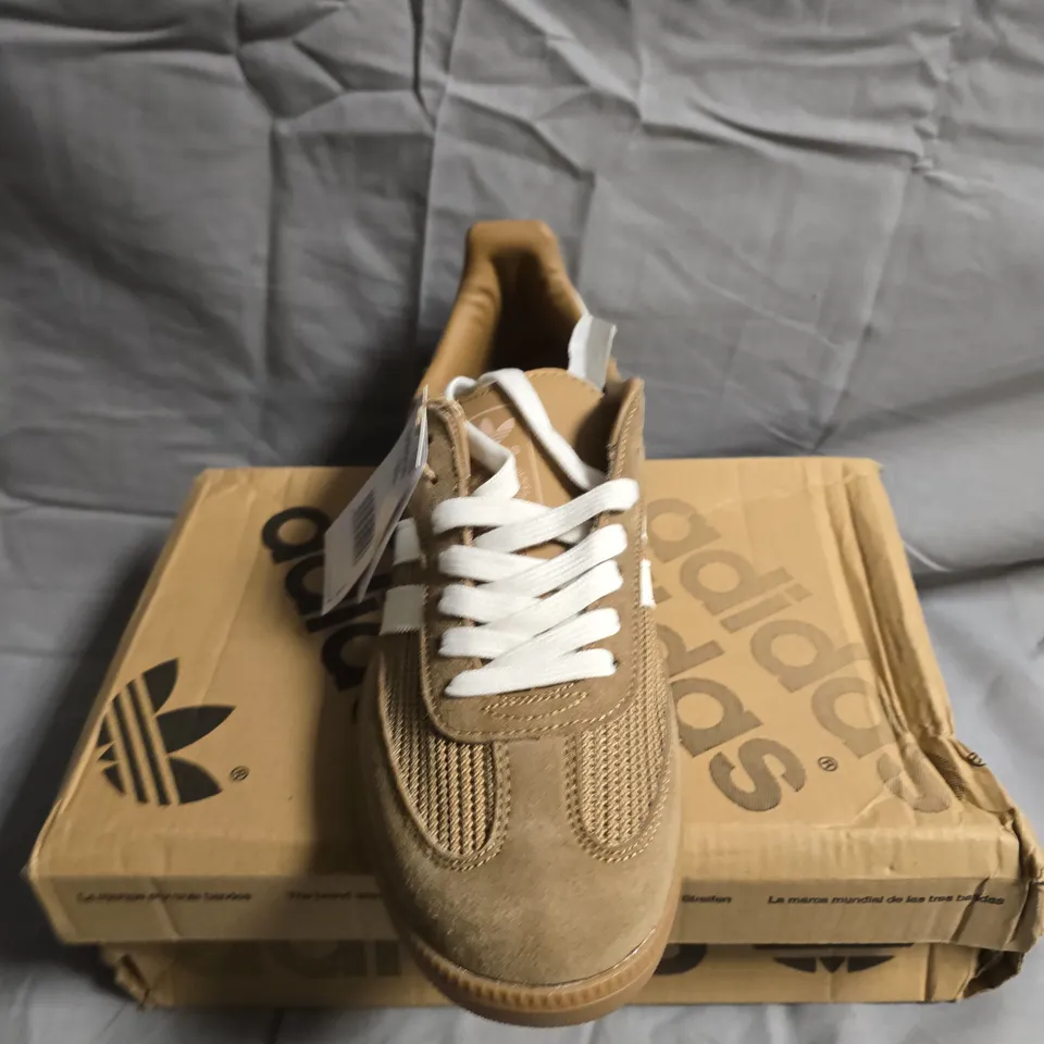 BOXED PAIR OF ADIDAS SAMBA OG TRAINERS - UK SIZE 7 