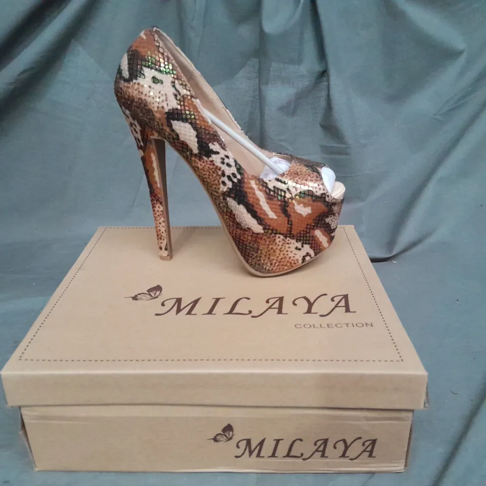 APPROXIMATELY 12 SNAKE SKIN STYLE PLATFORM HIGH HEELS VARIOUS SIZES TO INCLUDE SIZE 6