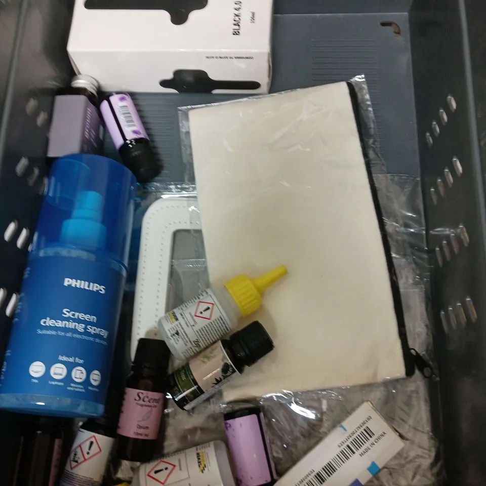 APPROXIMATELY 15 ASSORTED HOUSEHOLD ITEMS TO INCLUDE - DETTOL SURFACE CLEANSER - FLORAL STREET SCENT DIFFUSER - GRUUM CALMING SPRAY - ETC - COLLECTION ONLY