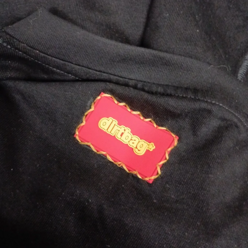 DIRTBAG BLACK T-SHIRT WITH MULTICOLOUR FOOTPRINT PRINT – UK SIZE L