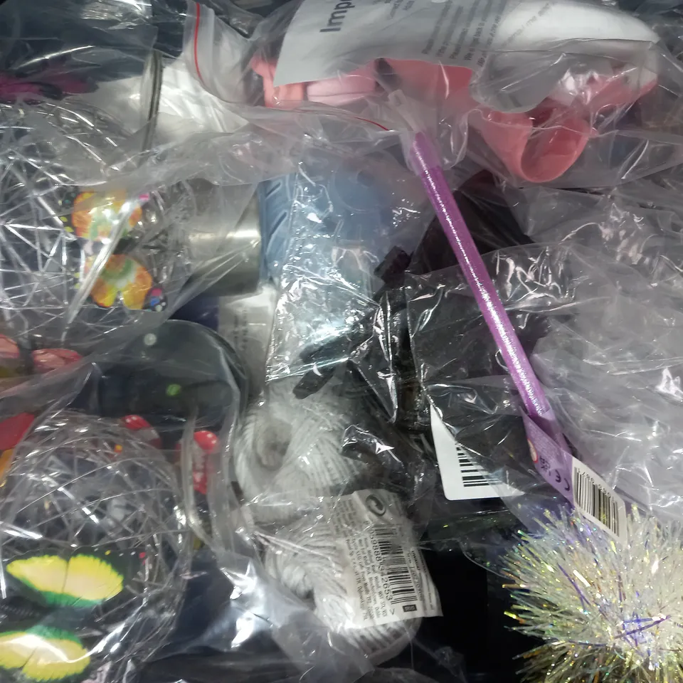 LOT OF APPROXIMATELY 10 ASSORTED HOUSEHOLD ITEMS TO INCLUDE STICKER PACK, ZURU OOSH PUTTY, CHRISTMAS STICKERS, ETC