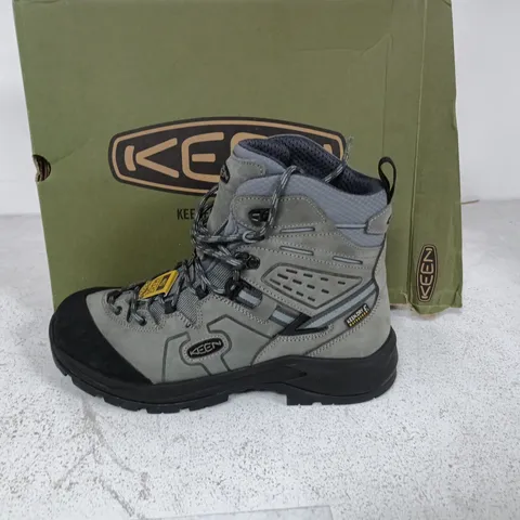 BOXED PAIR OF KEEN KARRAIG MID WP BOOTS IN GREY - UK 7