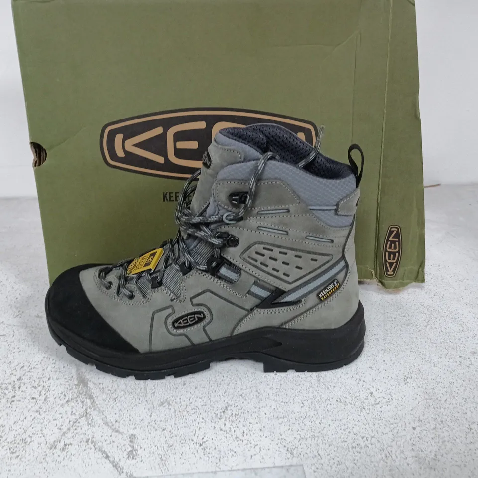 BOXED PAIR OF KEEN KARRAIG MID WP BOOTS IN GREY - UK 7