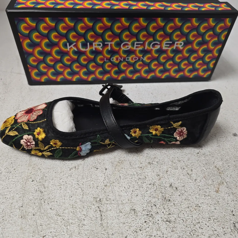 KURT GEIGER CHELSEA FLAT SANDALS – EMBROIDERED BLACK, UK 5 (EU 38)