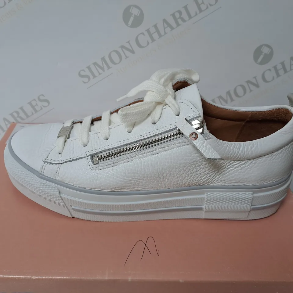 BOXED MODA IN PELLE WHITE LEATHER ZIPPED TRAINERS SIZE 5
