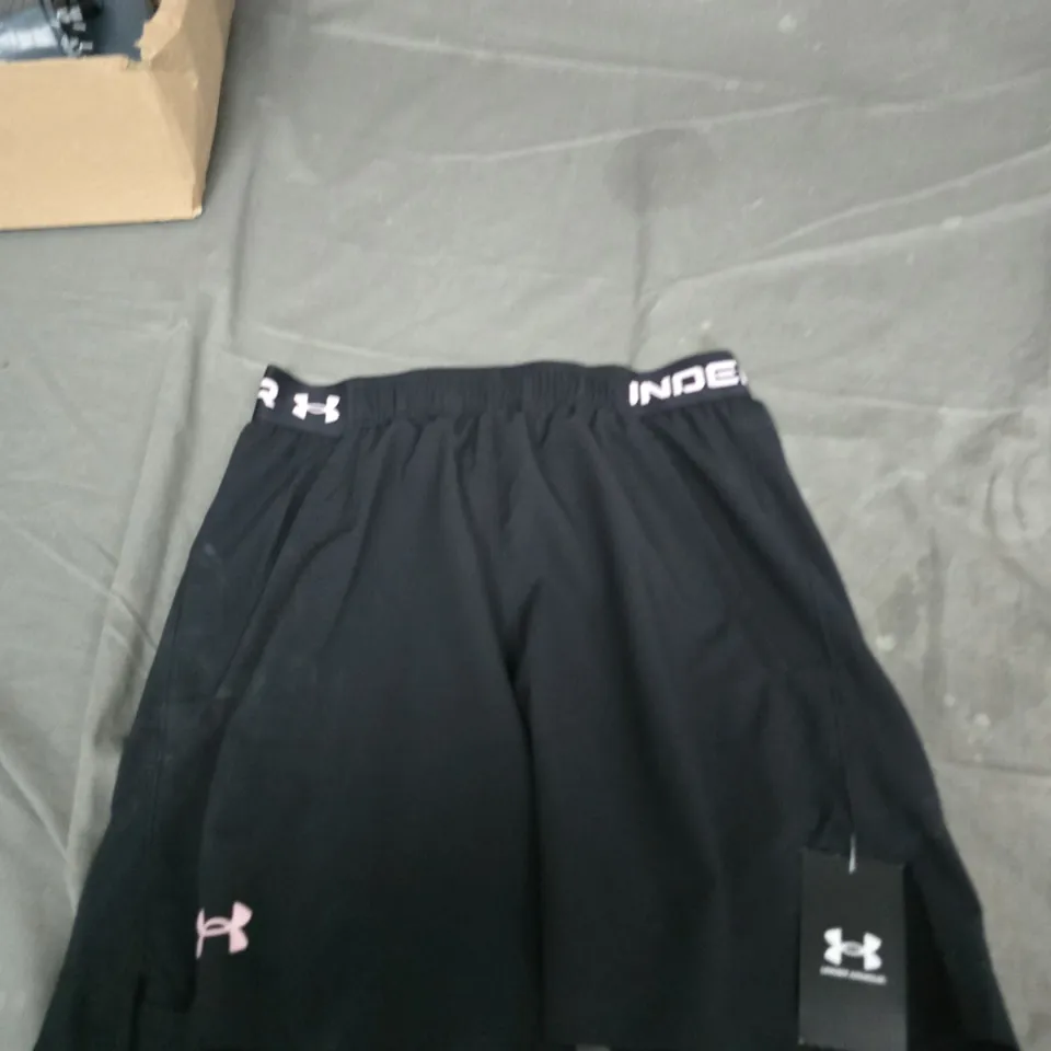 UNDER ARMOUR BLACK SHORTS