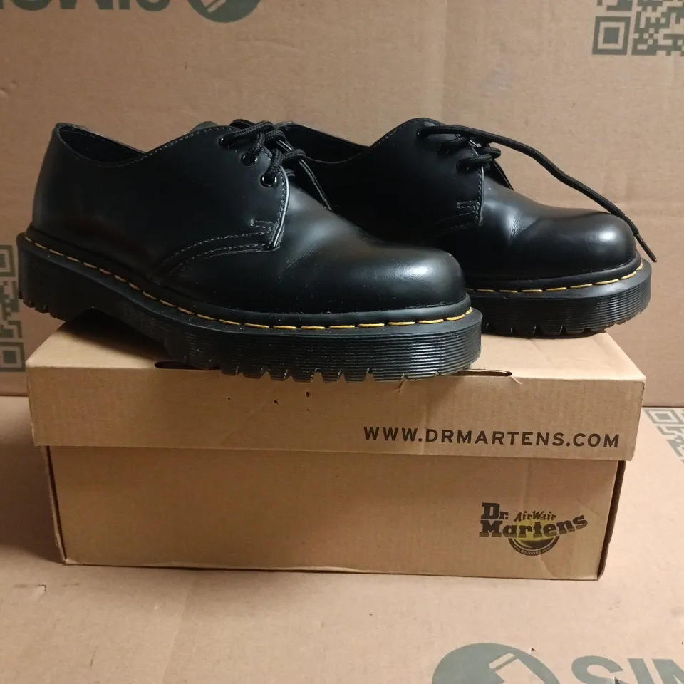 BOXED PAIR OF DR MARTENS 1461 BEX SHOES IN BLACK SIZE UK 5