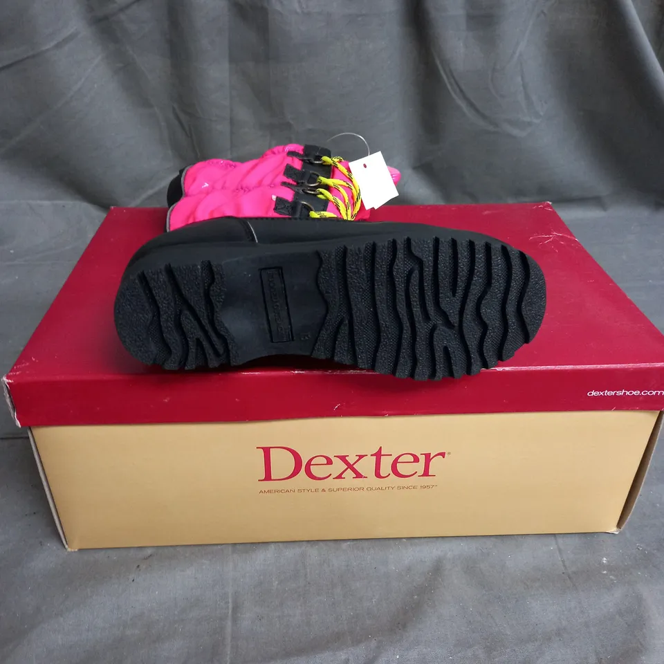 BOX OF 8 PAIRS OF GIRLS BOOTS IN BLACK/PINK/GREEN SIZE 13
