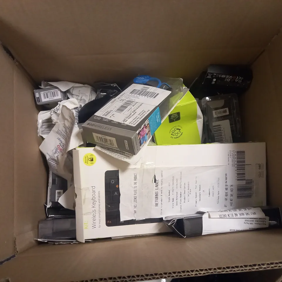 APPROXIMATELY 15 ASSORTED ELECTRICALS TO INCLUDE KITSOUND WIRED EARBUDS, SKULLCANDY WIRED EARBUDS, ETC