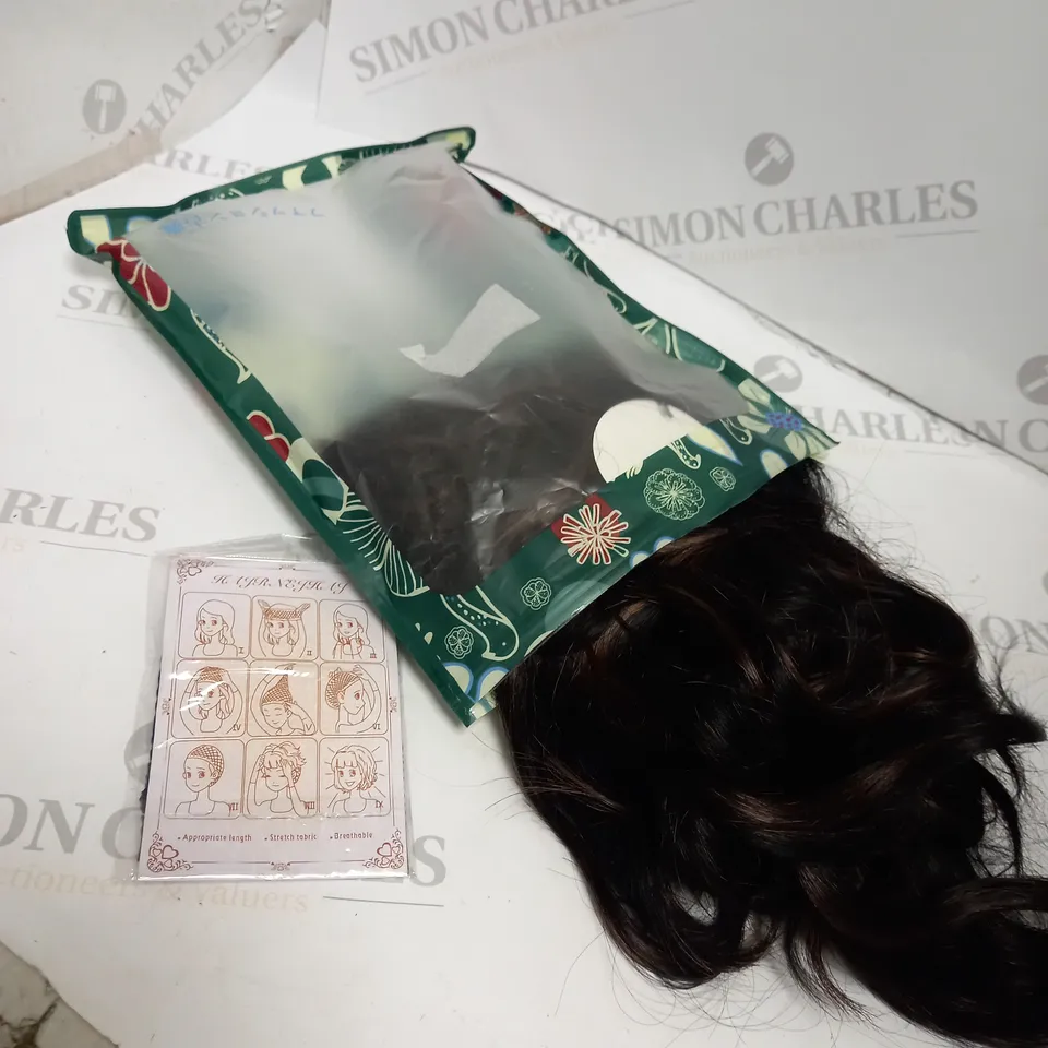 BLACK WITH BROWN HIGHLIGHTS CURLED WIG.