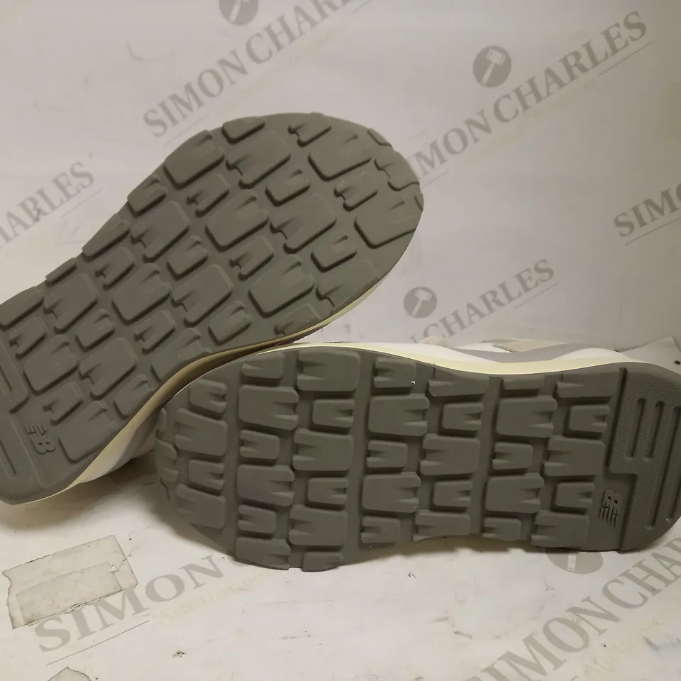 NEW BALANCE LACE UP TRAINERS UK SIZE 3.5