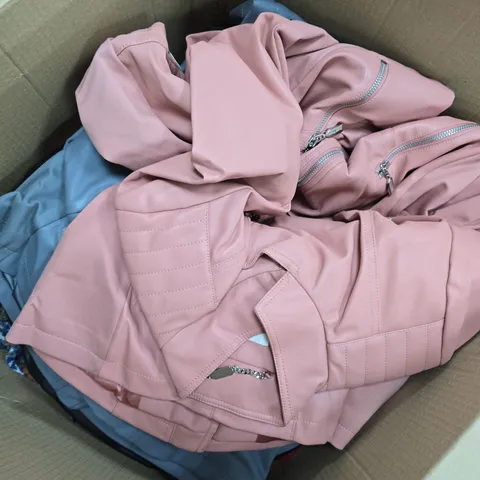 APPROXIMATELY 8 ASSORTED CLOTHING ITEMS IN VARIOUS STYLES, SIZES & COLOURS ETC