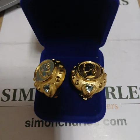 PAIR OF GOLD-TONE EARRINGS WITH BLUE CABOCHON ACCENTS