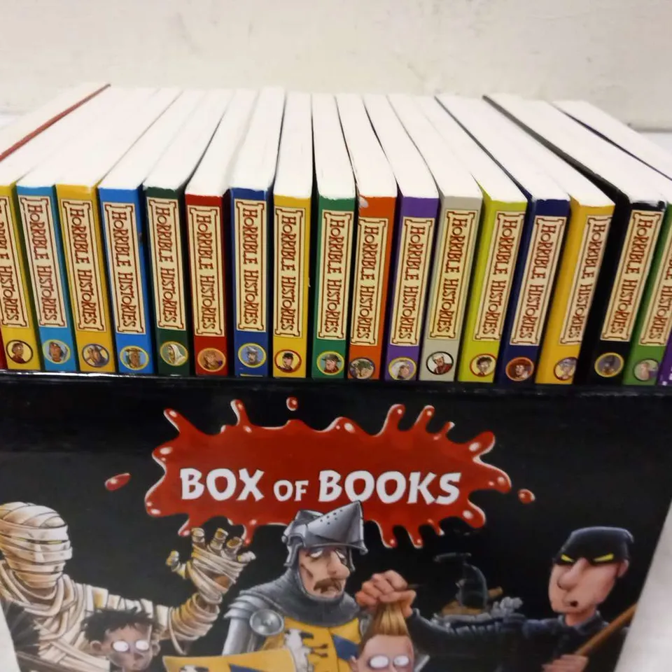 HORRIBLE HISTORIES BLOOD CURDLING BOX OF BOOKS 