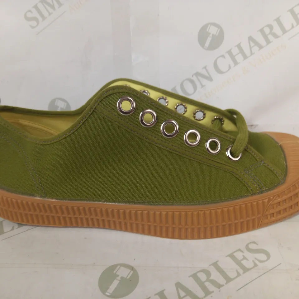 BOXED PAIR OF NOVESTA SHOES IN GREEN EU SIZE 41