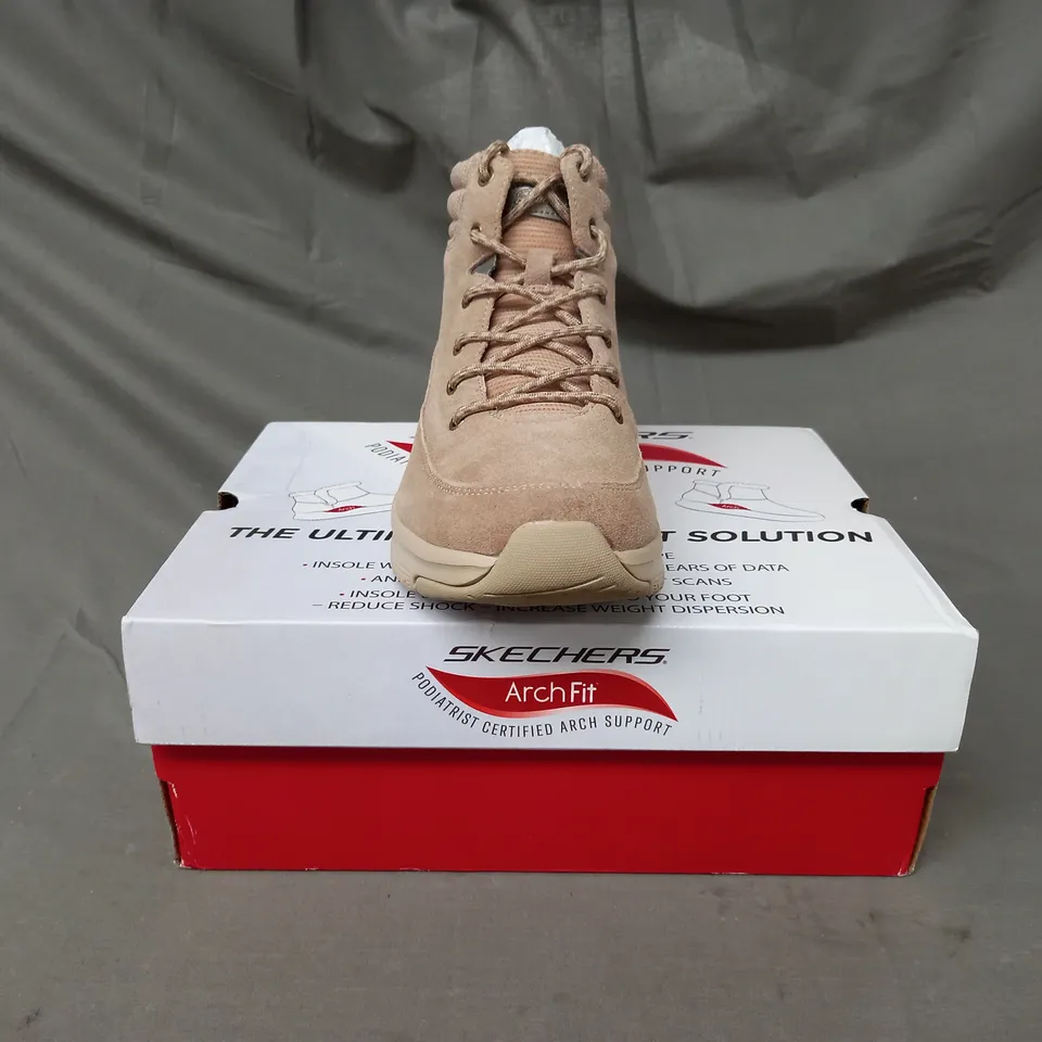BOXED PAIR OF SKECHERS SMOOTH LACE ANKLE BOOTS IN TAUPE SIZE 5.5
