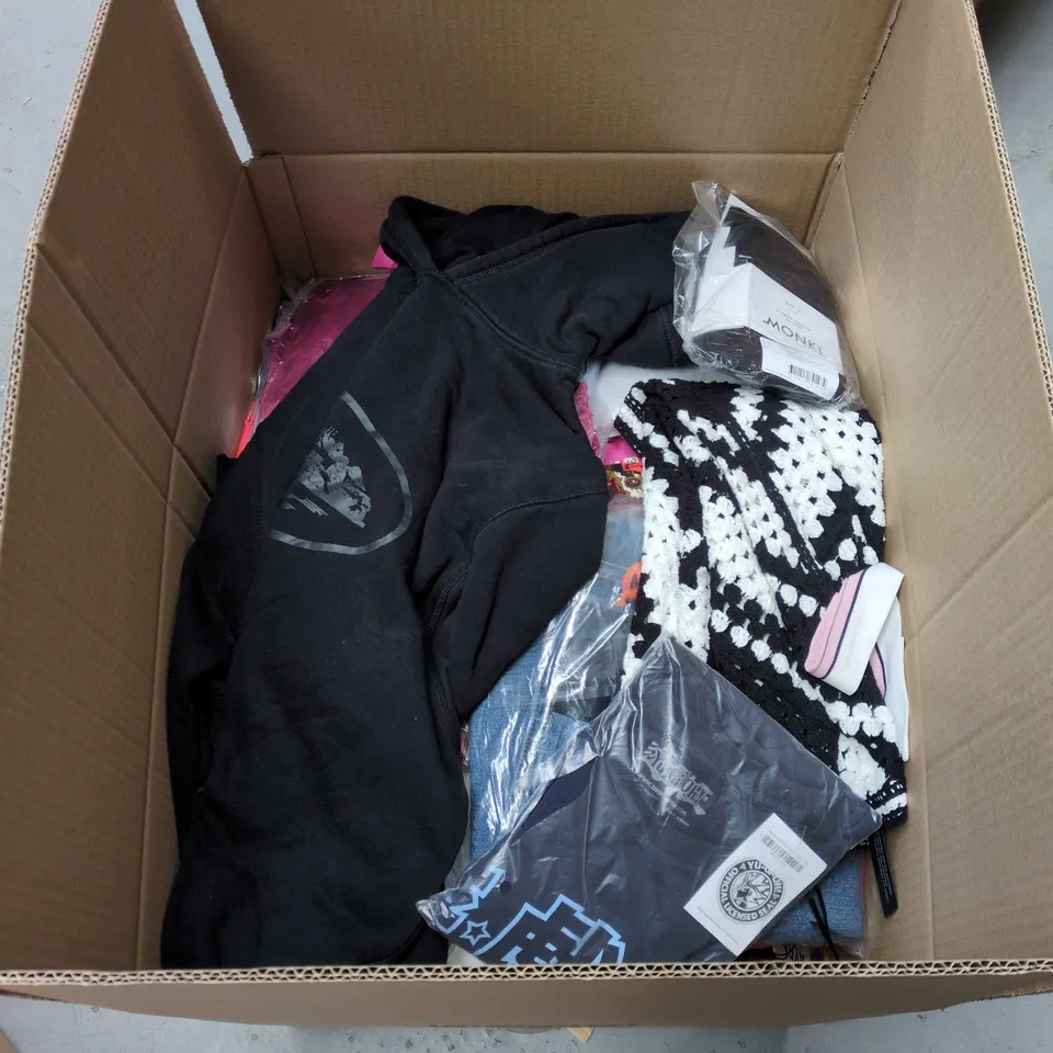 LARGE BOX OF APPROXIMATELY 25 ASSORTED CLOTHING ITEMS IN VARIOUS COLOURS, STYLES AND SIZES - COLLECTION ONLY