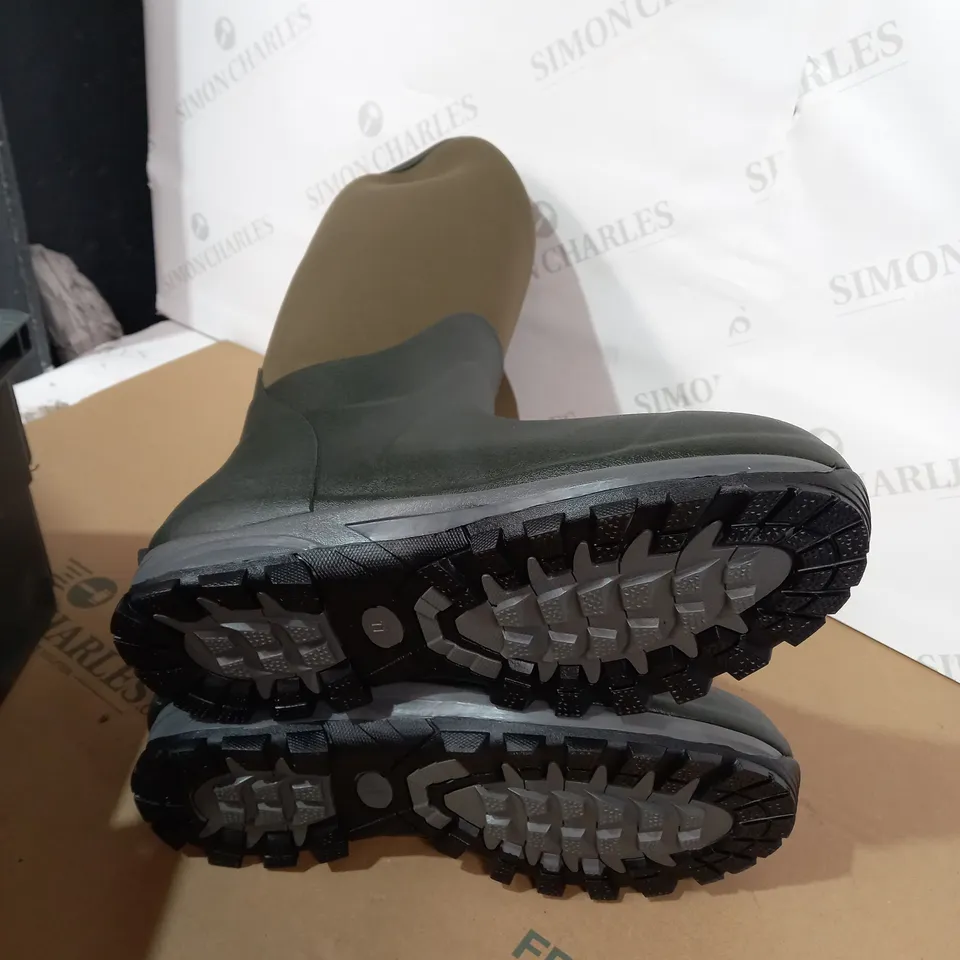 PAIR OF TOWN&COUNTRY GREEN WELLIES SIZE 11
