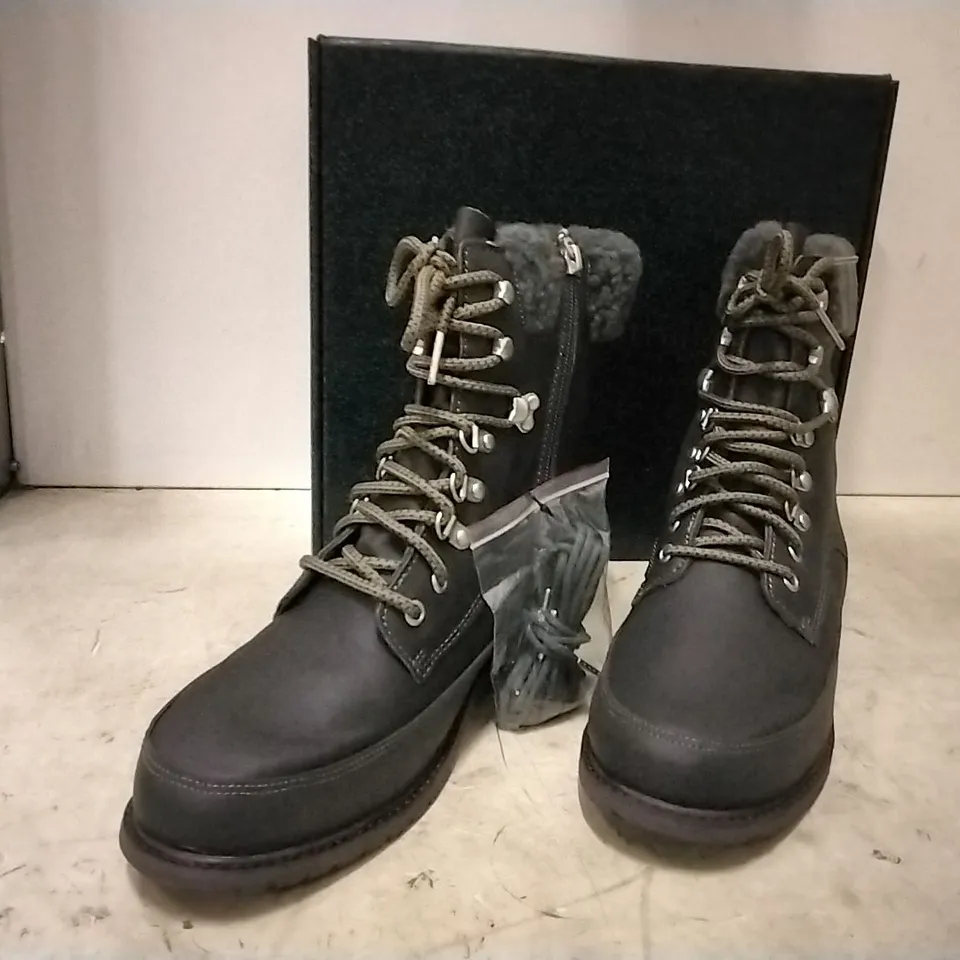 BOXED EMU AUSTRALIA UNISEX BOOTS , GREY , SIZE UK 7 , 8 AND 5
