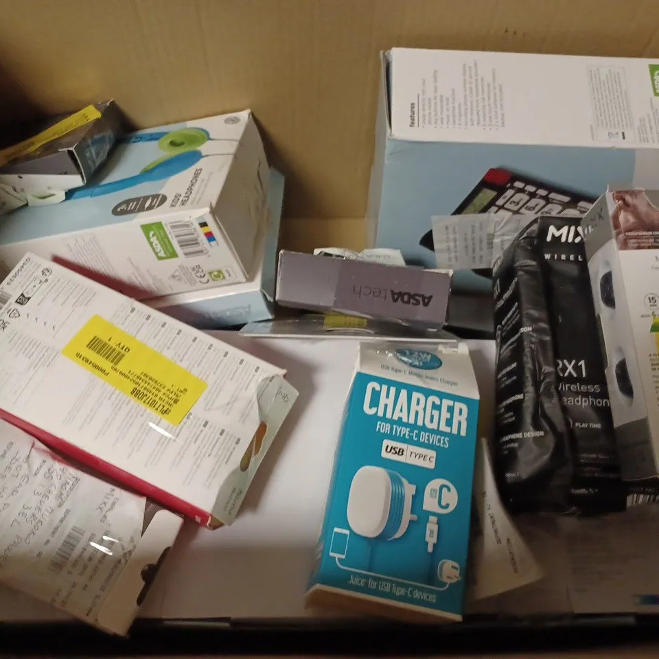 BOX OF APPROX 15 ASSORTED ITEMS INCLUDING JUICE PORTABLE SPEAKER, ONE FOR ALL AERIAL AND ASDATECH WIRELESS EARBUDS