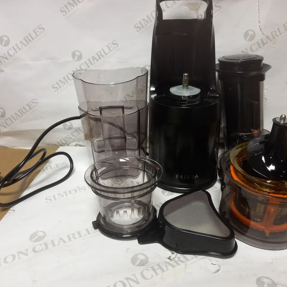 FRIDJA MASTICATING JUICER - BLACK (F1900)