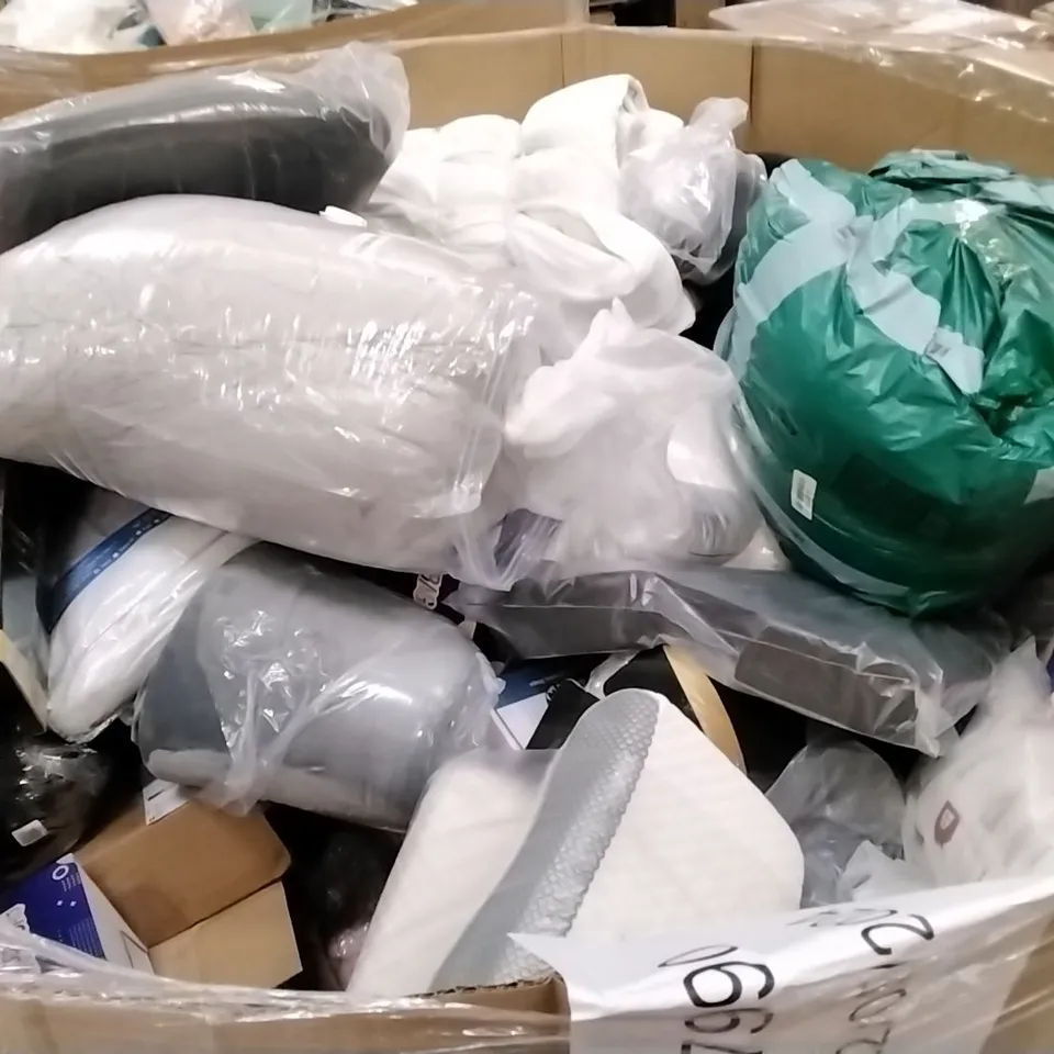 PALLET CONTAINING ASSORTED PILLOWS & CUSHIONS INCLUDING WEDGE CUSHION, ADJUSTABLE MEMORY FOAM PILLOW, CERVICAL PILLOW, MEMORY FOAM SEAT, BODY PILLOW, NECK PILLOW