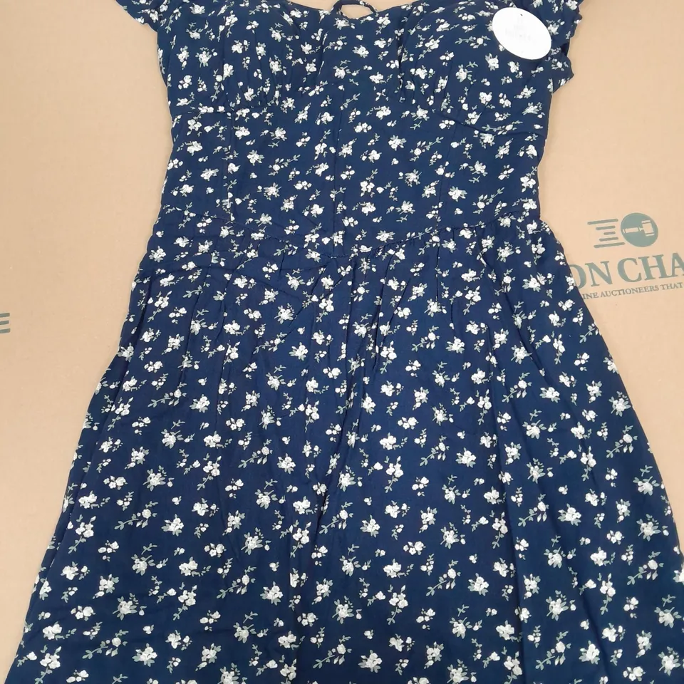 HOLLISTER FLORAL DRESS IN BLUE - SIZE SMALL
