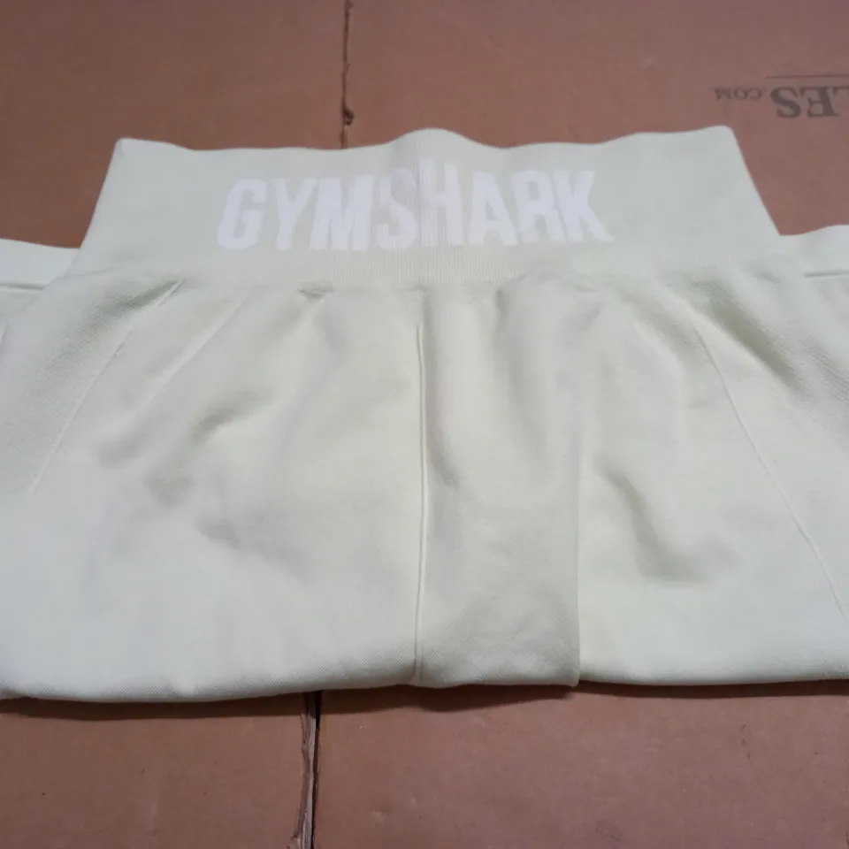 GYMSHARK FLUO GREEN SHORTS - L