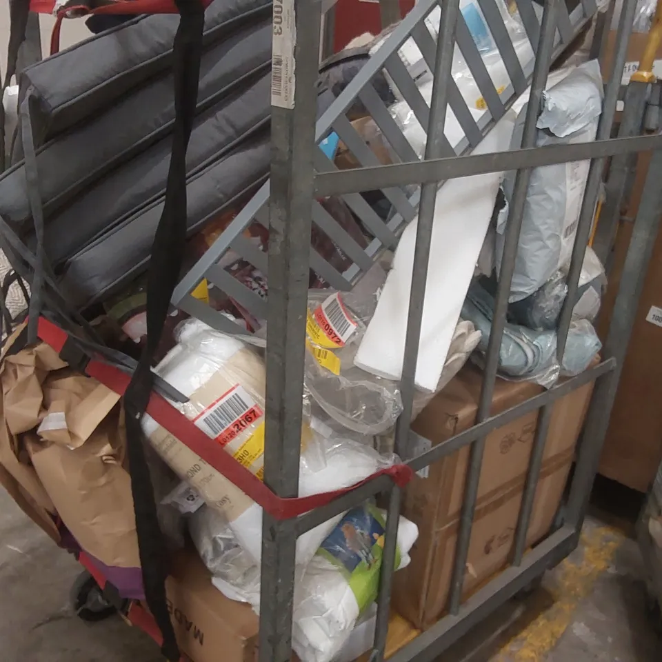 CAGE CONTAINING A LARGE QUANTITY OF ASSORTED ITEMS INCLUDING: CAMPING CHAIR, BLANKET, COLANDER, GARDEN CUSHIONS ECT // CAGE NOT INCLUDED