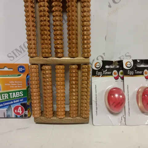 APPROXIMATELY 15 ASSORTED HOUSEHOLD ITEMS TO INCLUDE EGG TIMER, DESCALER TABS, ETC