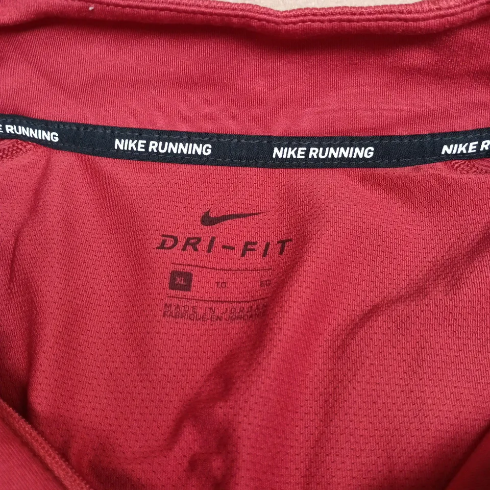 NIKE DRI FIT 1/4 ZIP TOP XL