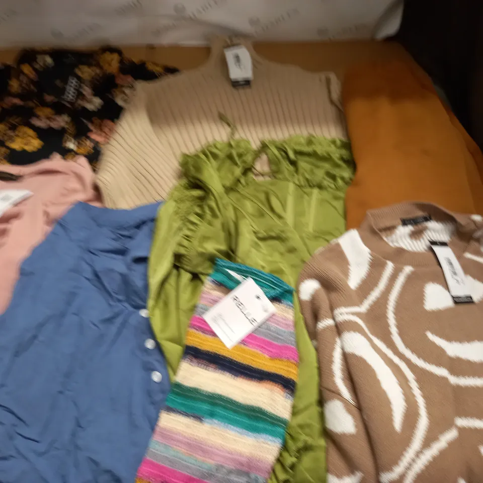 LARGE QUANTITY OF ASSORTED CLOTHING ITEMS TO INCLUDE I SAW IT FIRST, BOOHOO AND RELLE