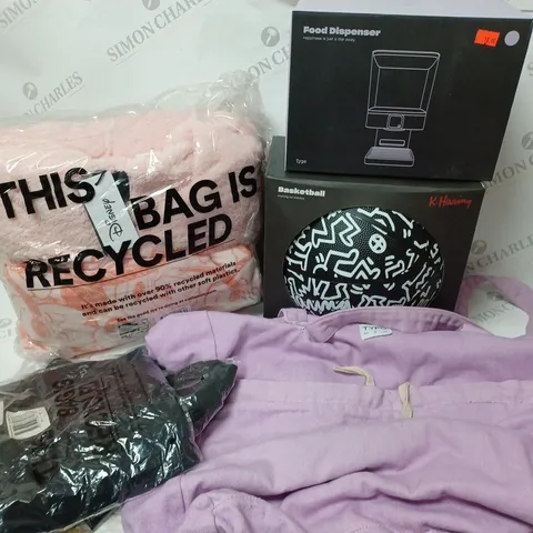 APPROXIMATELY 9 COTTON ON ITEMS INCLUDING KEITH HARING BARKETBALLS, DISNEY MICKEY MOUSE THROW, EXTRA LARGE TOTE BAG AND FOOD DISPENSER