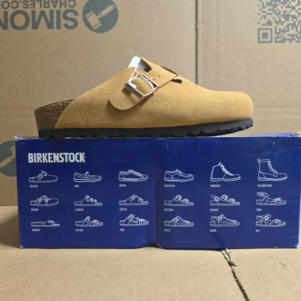 BOXED PAIR OF BIRKENSTOCK BOSTON SHOES IN TAN SIZE UK 4.5