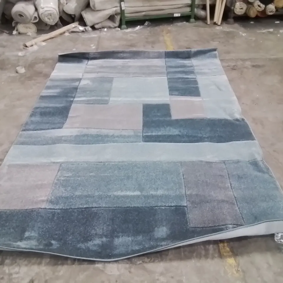 QUALITY DESIGNER AREA RUG - APPROXIMATELY 290X200