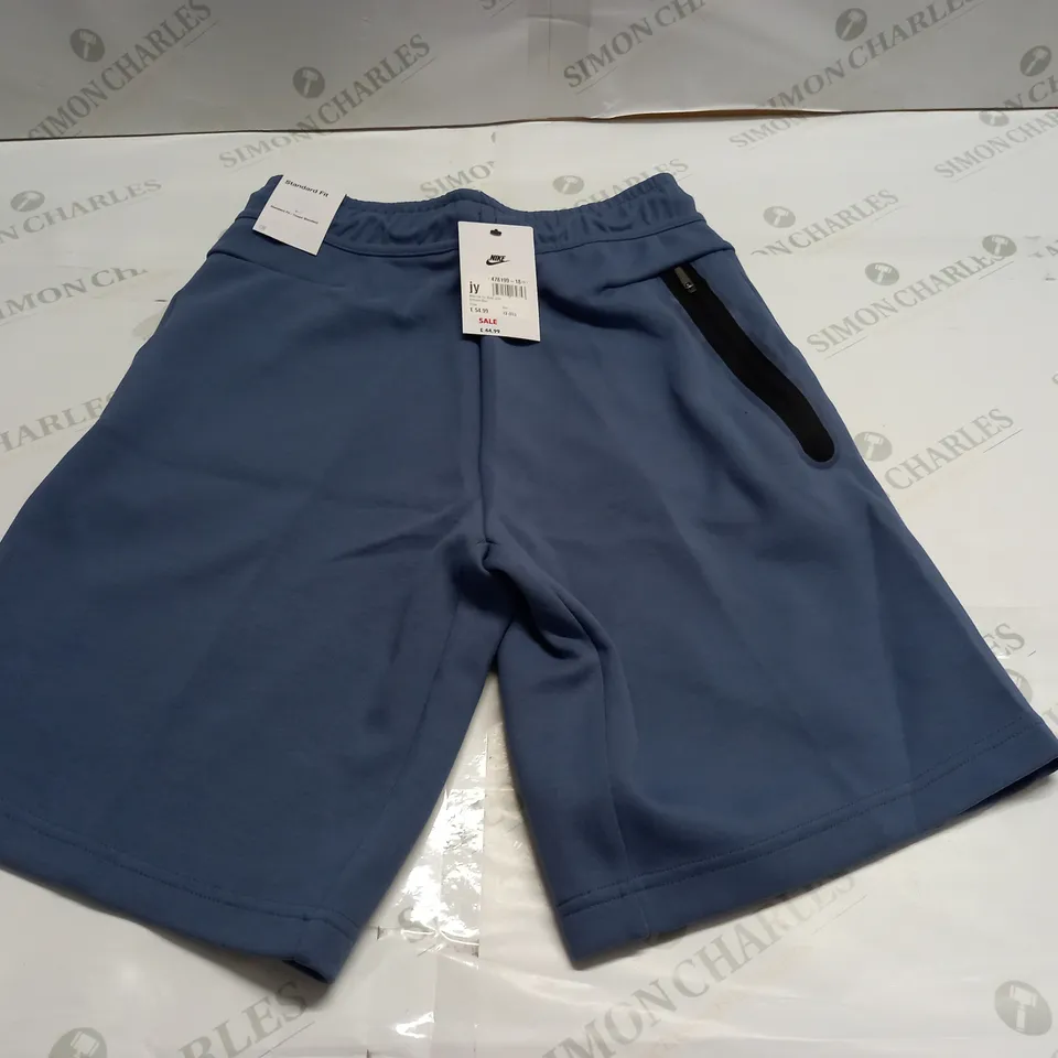 NIKE TECH FLEECE SHORTS IN LIGHT BLUE - XL