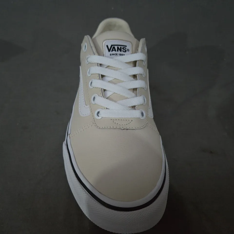 BOXED PAIR OF VANS WARD DELUXE SHOES IN BEIGE UK SIZE 5