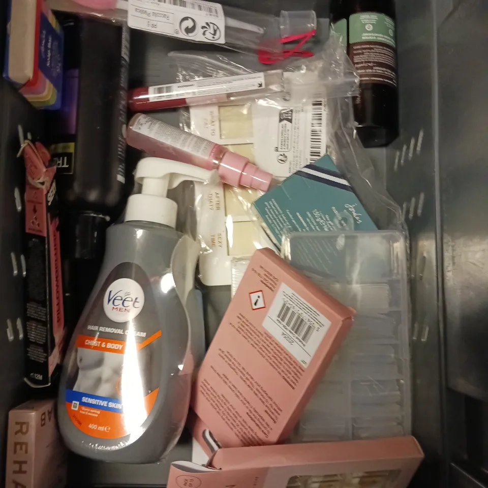APPROXIMATELY 20 ASSORTED HEALTH & BEAUTY PRODUCTS TO INCLUDE VEET HAIR REMOVAL CREAM, CARBON GEL, PRESS ON NAILS ETC 