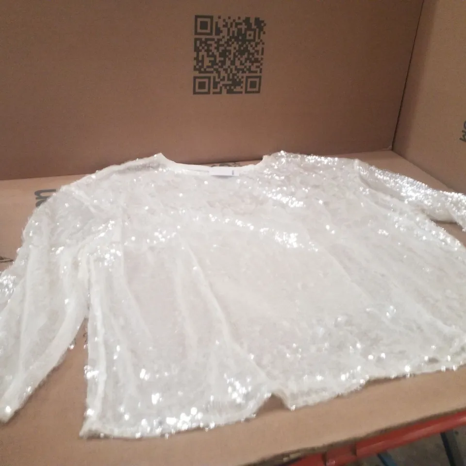 BOXED APPROXIMATELY 14 SIMPLY BE SEQUIN TOP WHITE SIZE 24