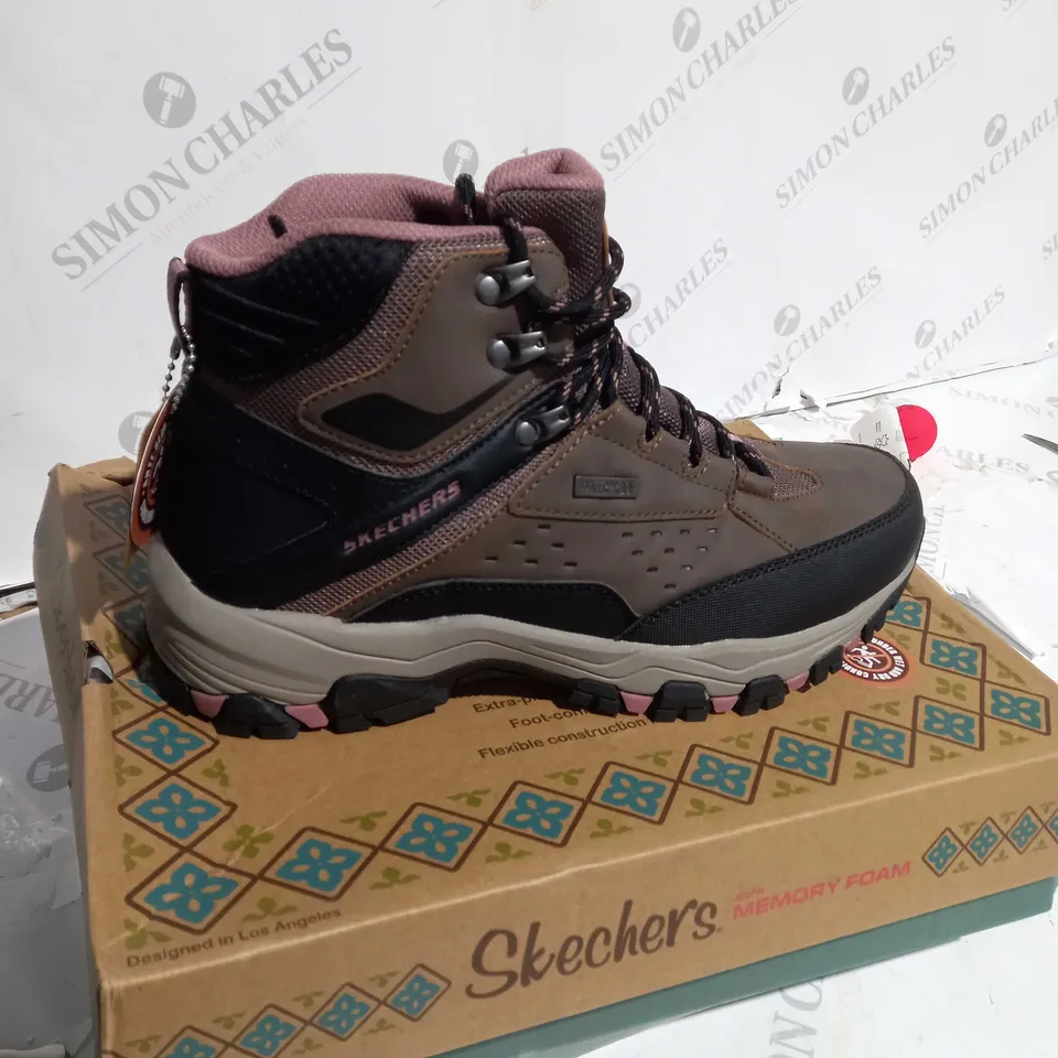 SKECHERS CHOCOLATE HIKING BOOTS SIZE 6.5