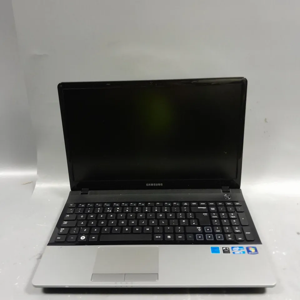 SAMSUNG 300E4A/300E5A/300E7A 15 INCH I3-2330M 2.20GHZ