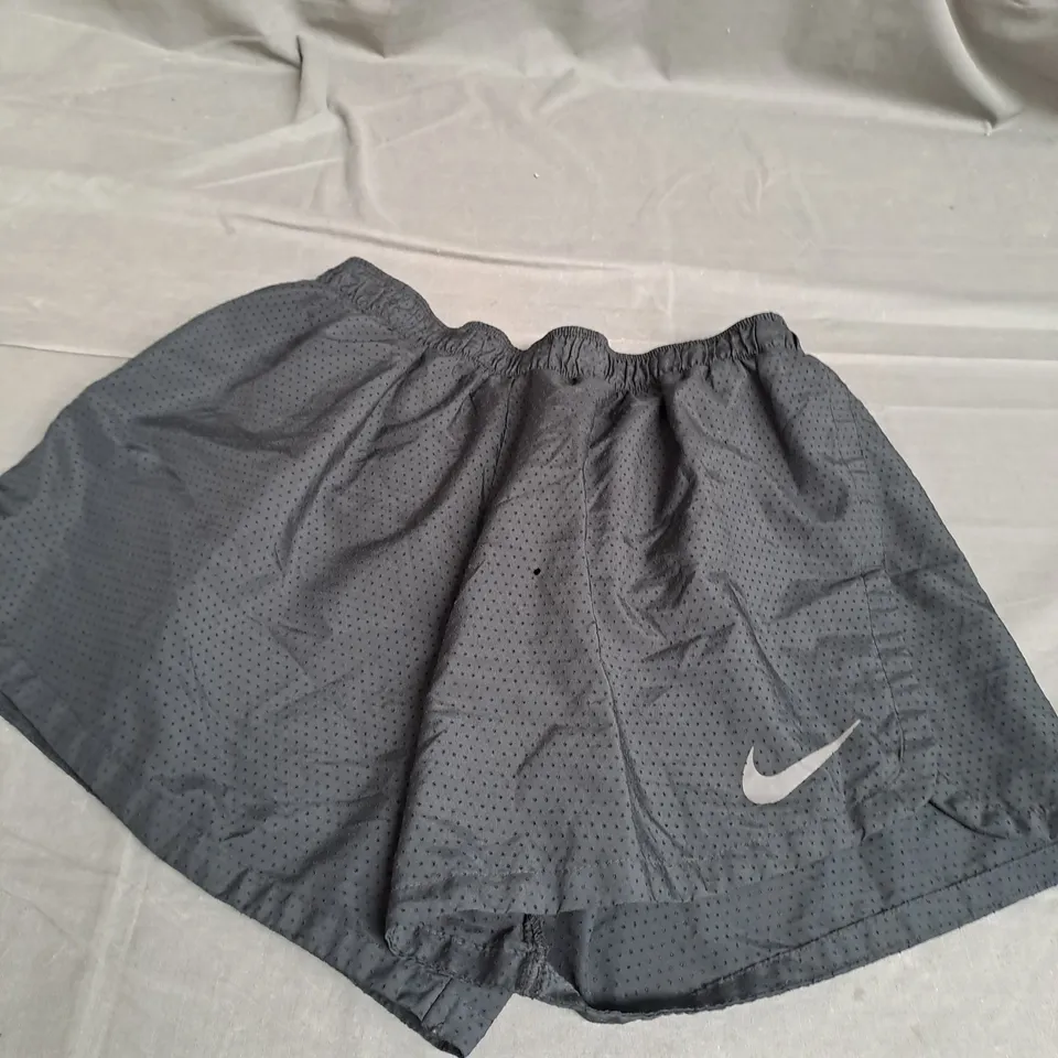 NIKE BLACK RUNNING SHORTS SIZE L 