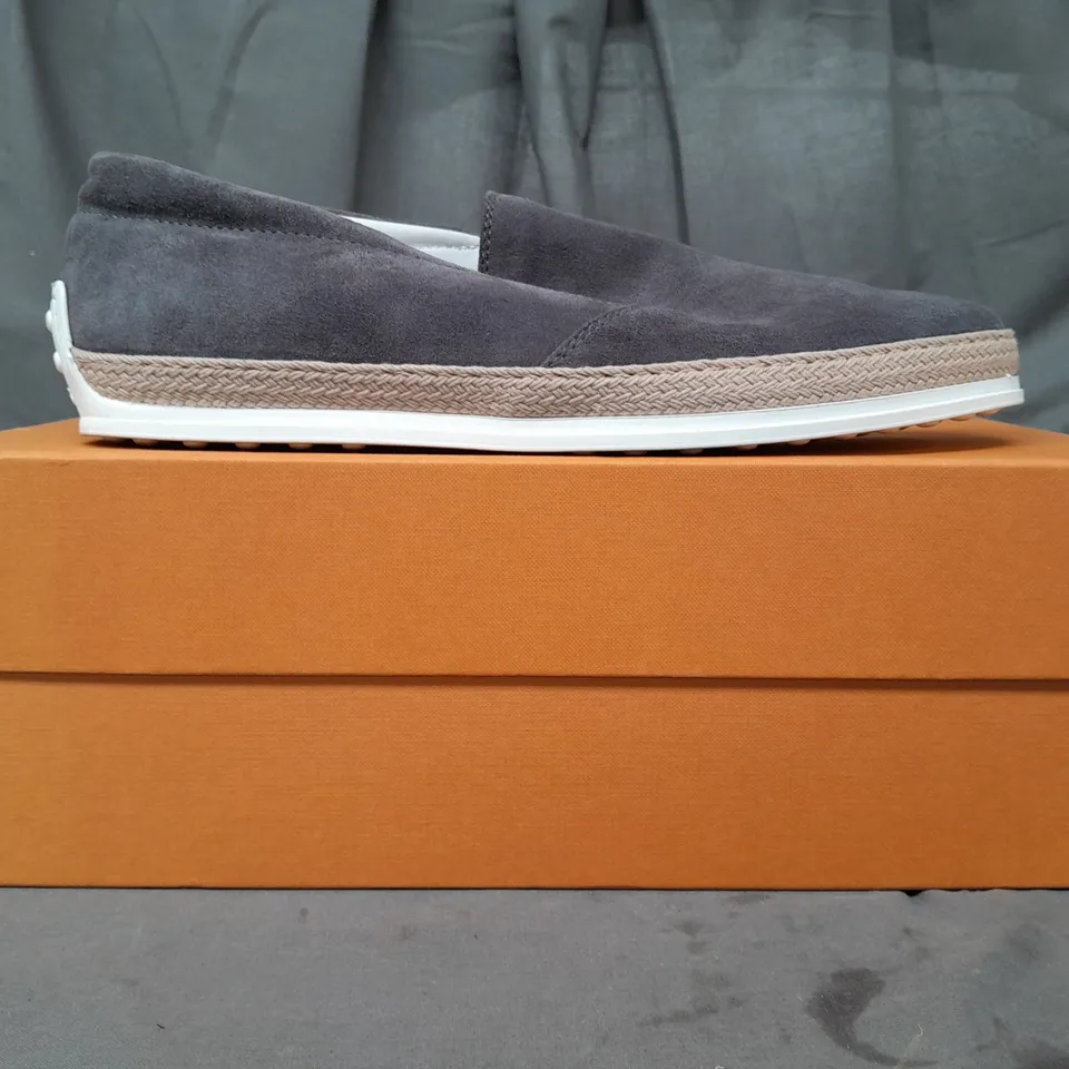 BOXED PAIR OF TOD'S SUEDE LOAFERS IN GREY SIZE 8.5
