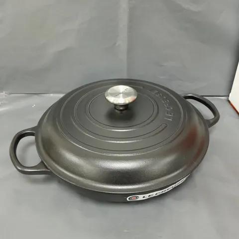 LE CREUSET SIGNATURE 30 CM SHALLOW CAST IRON CASSEROLE PAN