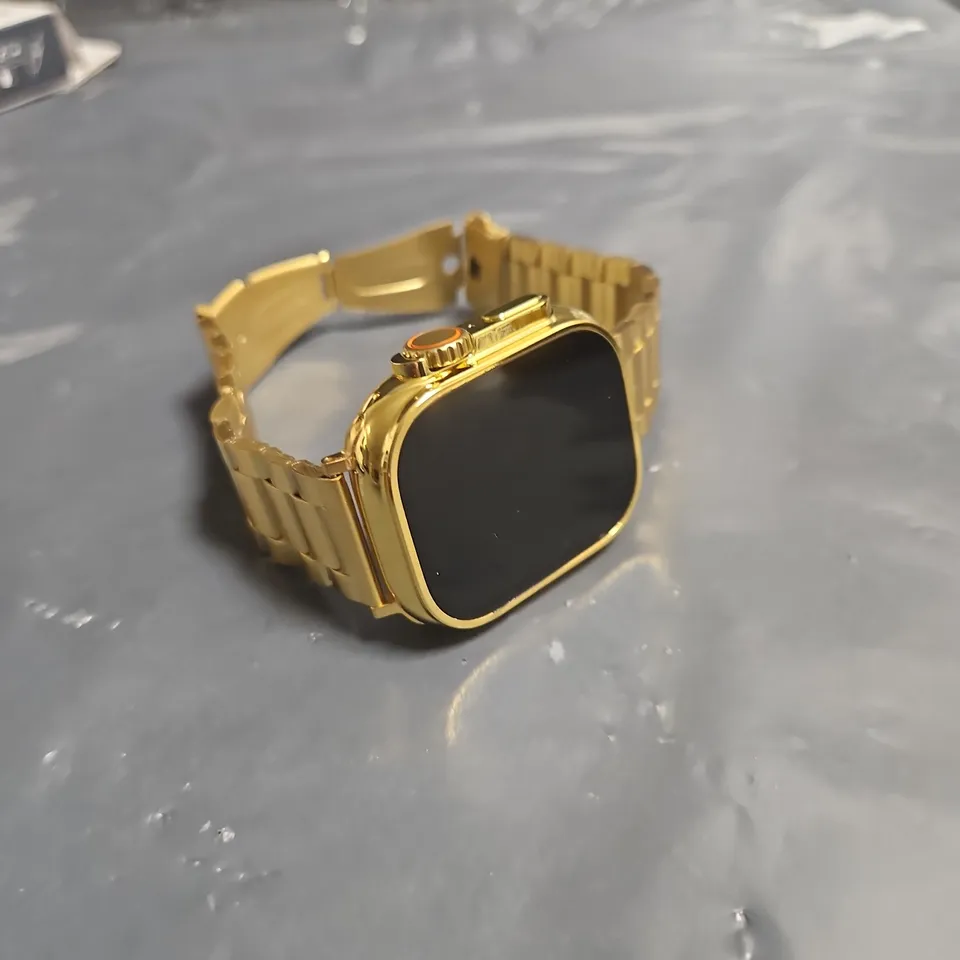 GOLD-TONE SQUARE-FACED WRISTWATCH WITH METAL LINK BRACELET - WR-IP67