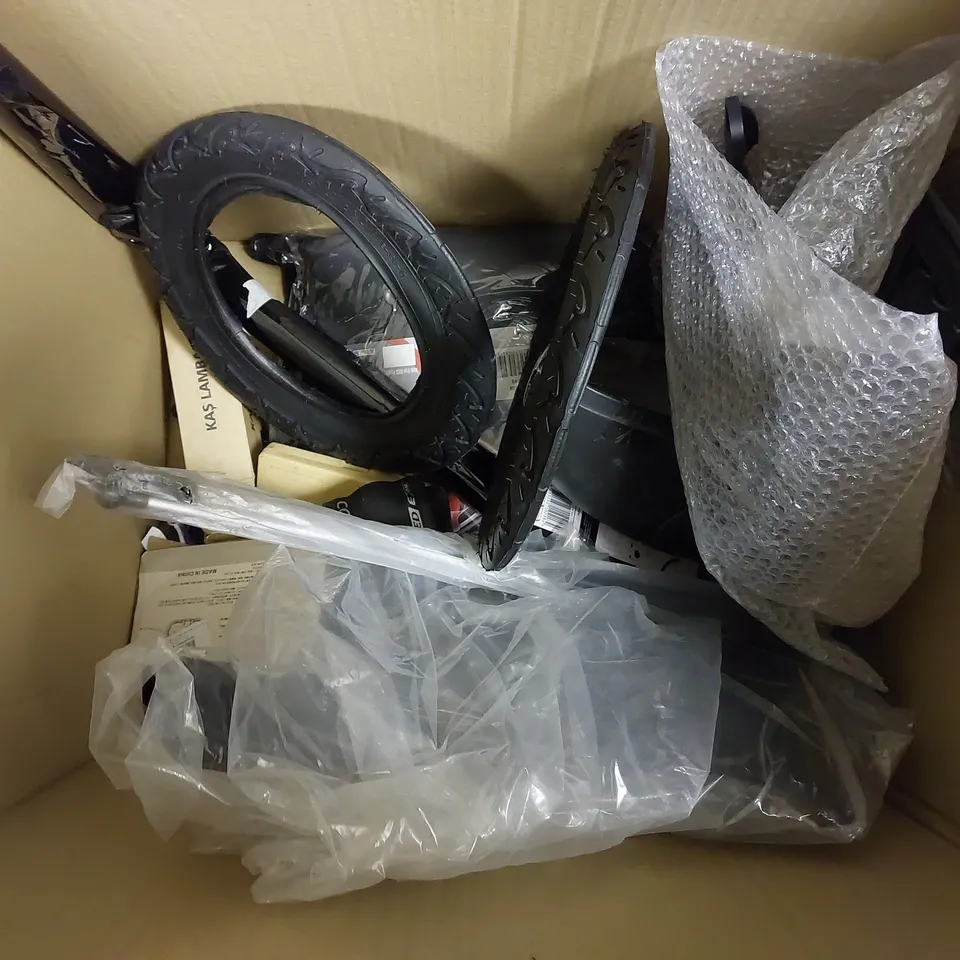 BOX OF APPROX 10 ITEMS TO INCLUDE TRI-CIRCLE U-TYPE LOCK, CARBON FIBRE EFFECT VINYL, FINEWAY CAR DEHUMIDIFIER BAG