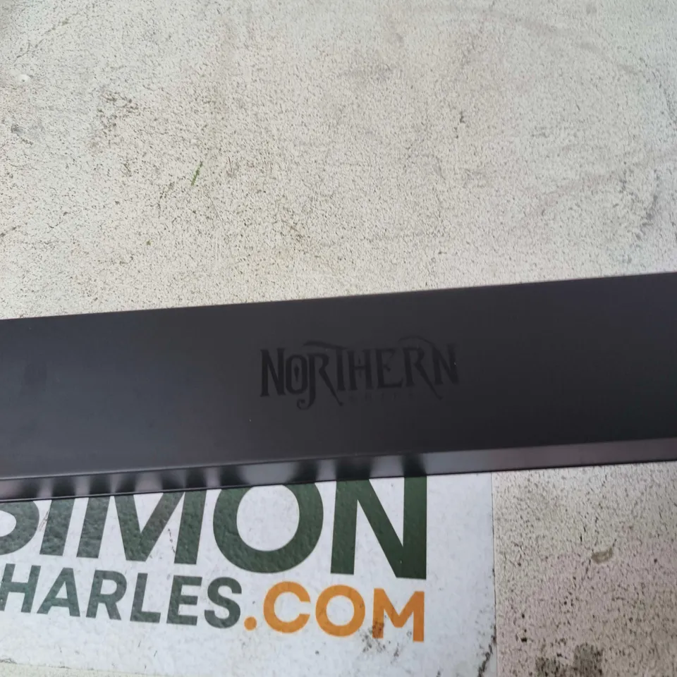 NORTHERN KNIFE WITH DAMASCUS-STYLE CURVED BLADE, WOOD HANDLE – BOXED