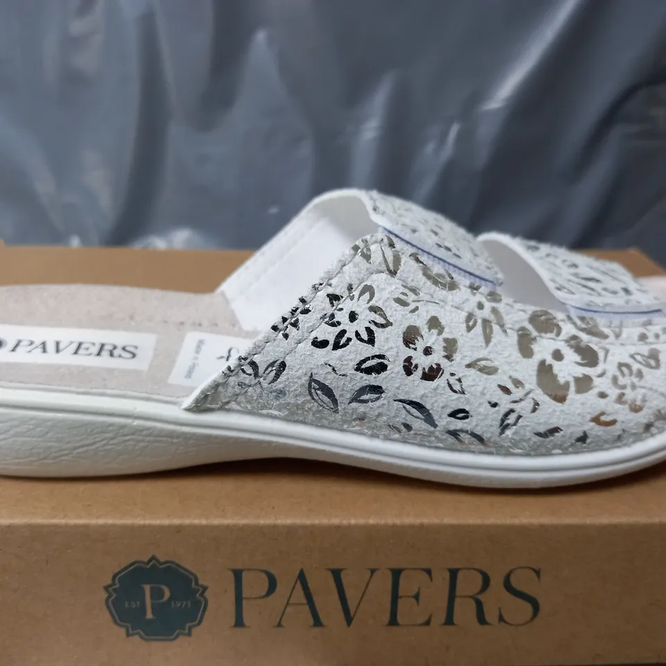 BOXED PAIR OF PAVERS OPEN TOE SANDALS IN FLORAL WHITE - SIZE 36